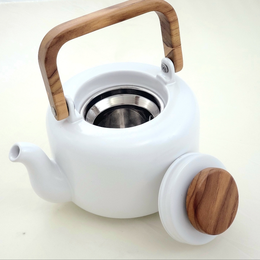 BONJOUR CERAMIC 8 CUP TEA POT. WHITE. NO CHIPS OR CRACKS . NWOT.